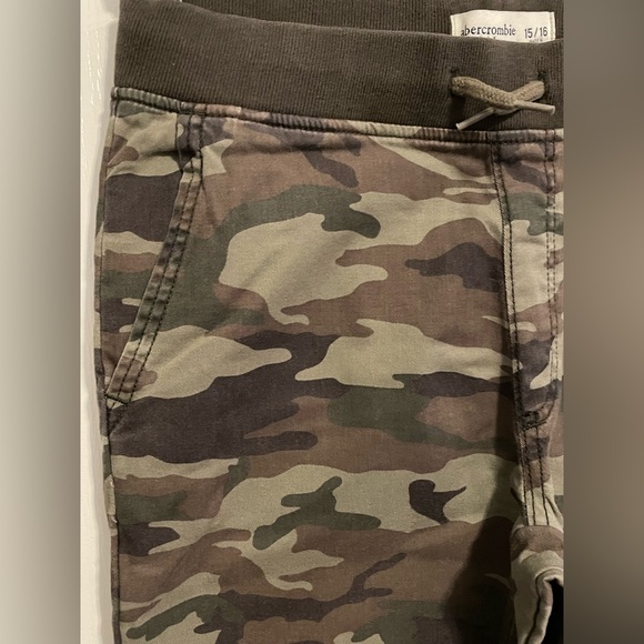 NWOT Abercrombie Kids Cargo Jogger Size 15/16 - Picture 4 of 13